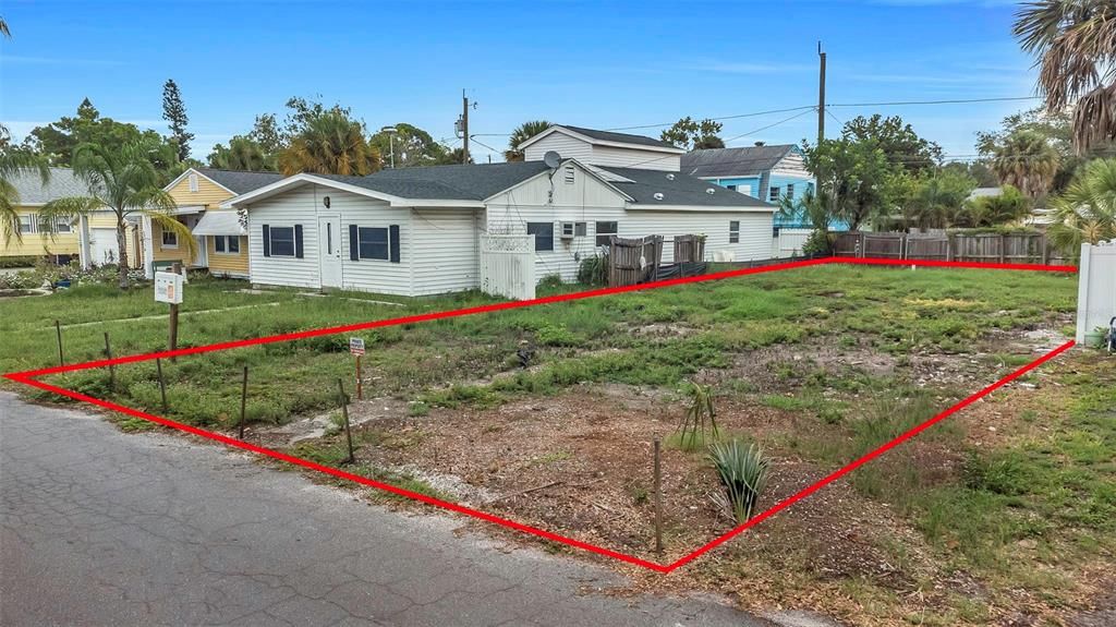 En Venta: $195,000 (0.09 acres)