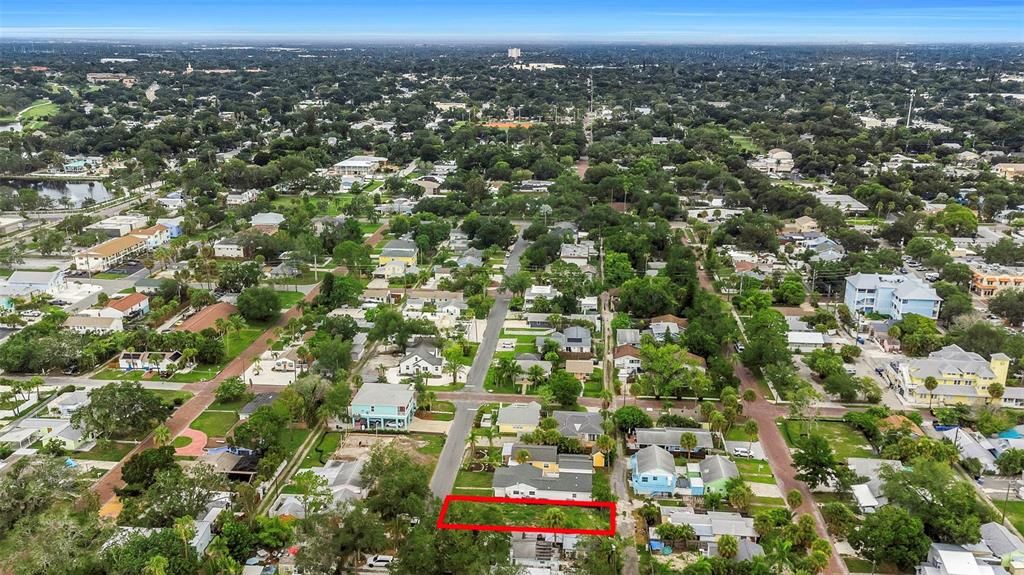 En Venta: $195,000 (0.09 acres)