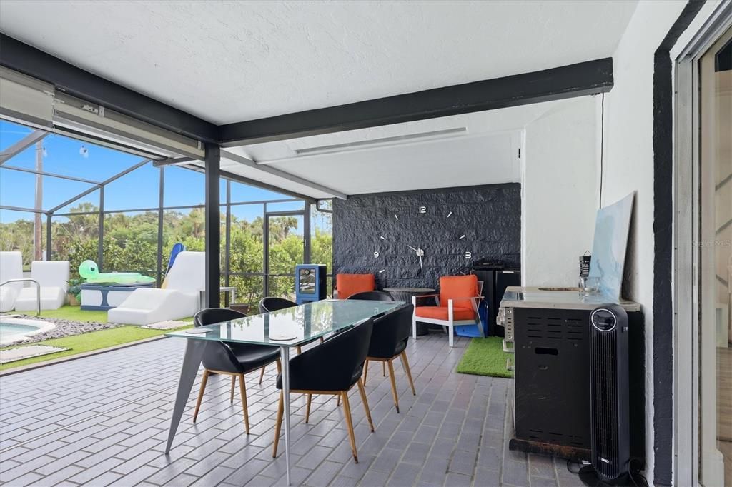 En Venta: $695,000 (2 camas, 2 baños, 1945 Pies cuadrados)