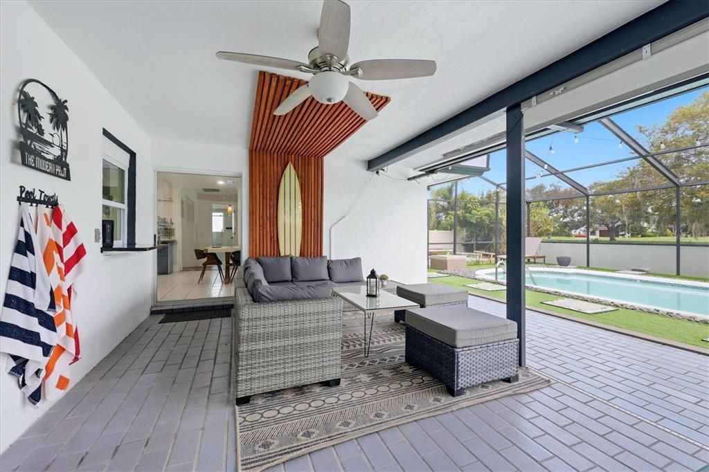 En Venta: $695,000 (2 camas, 2 baños, 1945 Pies cuadrados)