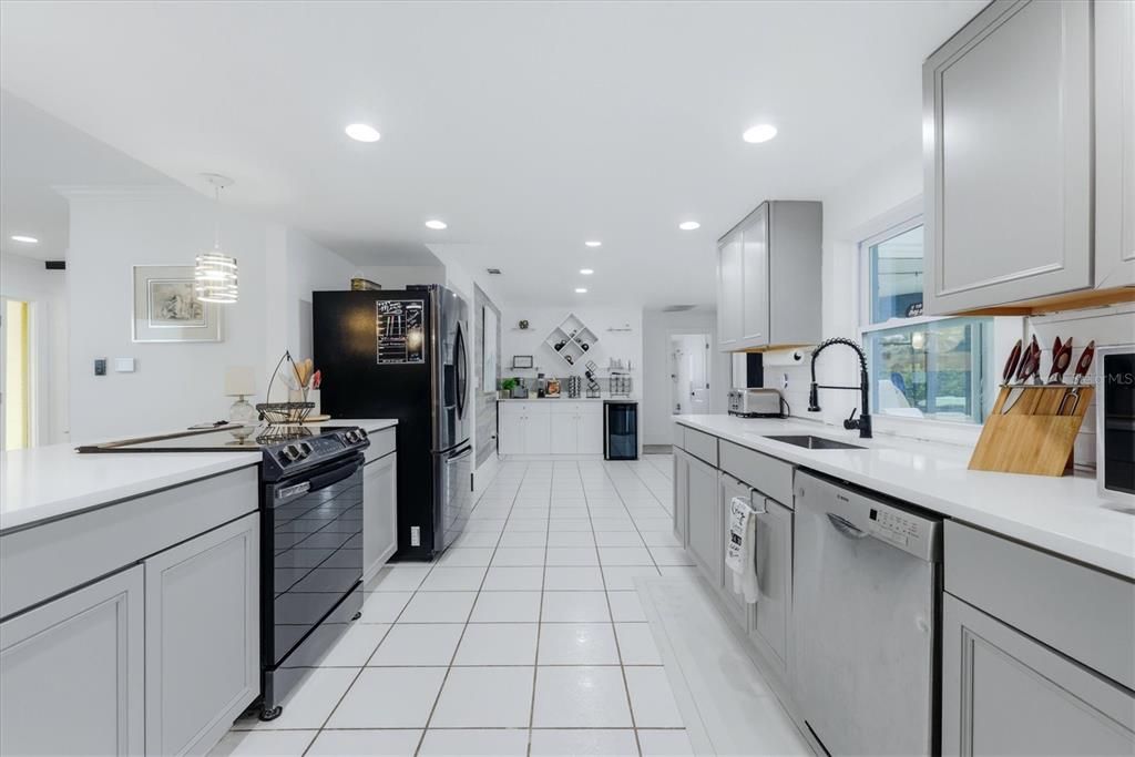 En Venta: $695,000 (2 camas, 2 baños, 1945 Pies cuadrados)