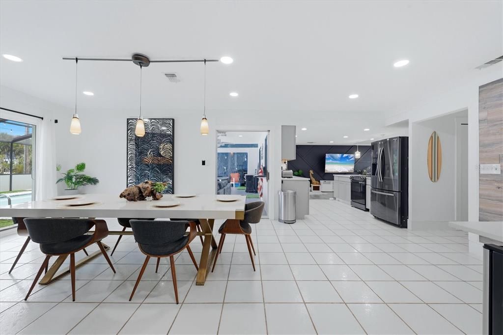 En Venta: $695,000 (2 camas, 2 baños, 1945 Pies cuadrados)