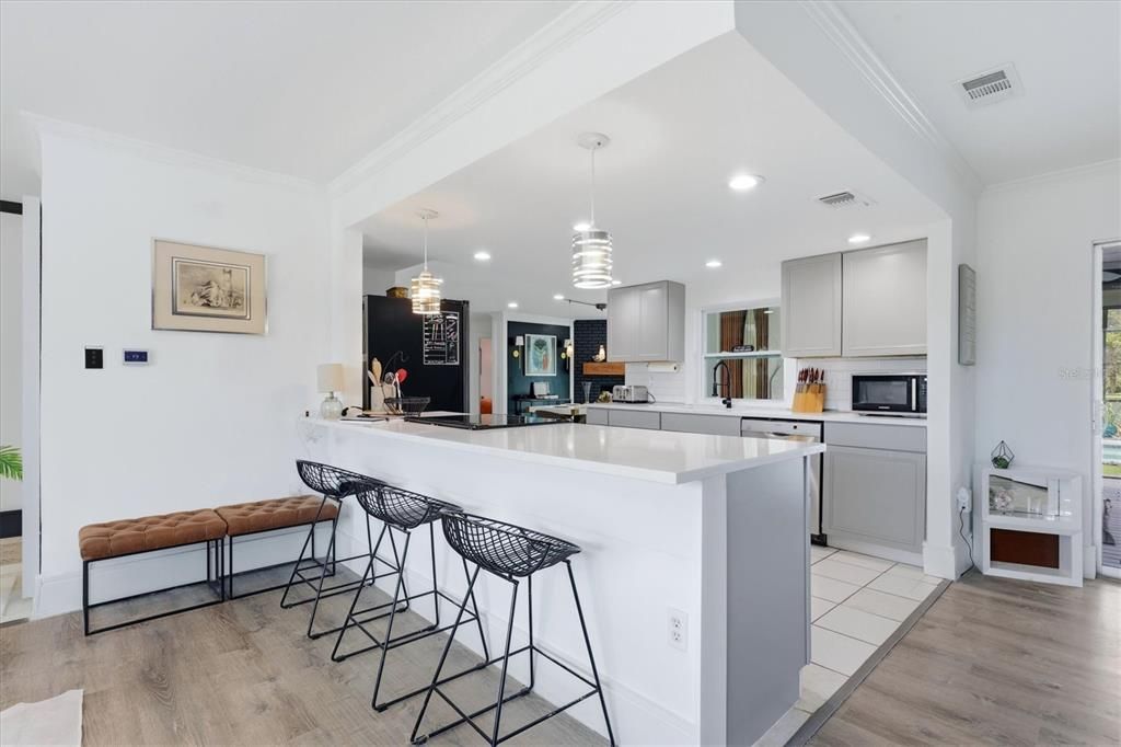 En Venta: $695,000 (2 camas, 2 baños, 1945 Pies cuadrados)