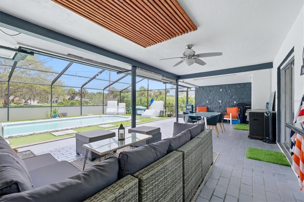En Venta: $695,000 (2 camas, 2 baños, 1945 Pies cuadrados)