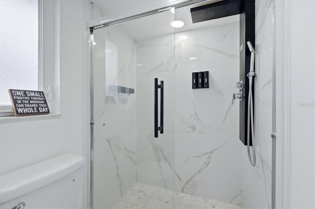 En Venta: $695,000 (2 camas, 2 baños, 1945 Pies cuadrados)