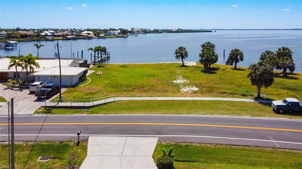 En Venta: $849,900 (0.35 acres)