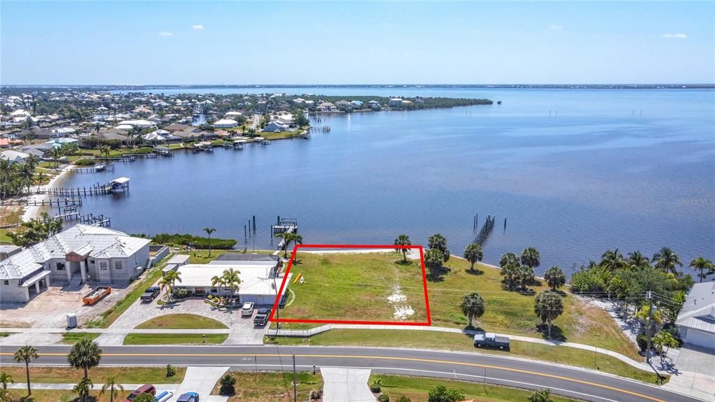 En Venta: $849,900 (0.35 acres)