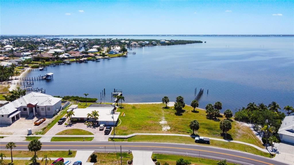 En Venta: $849,900 (0.35 acres)