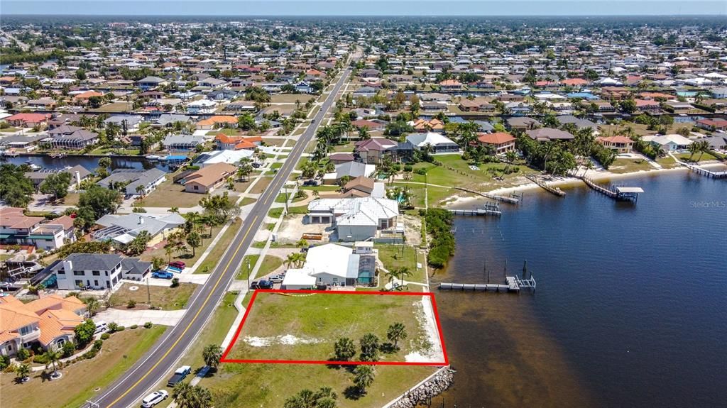 En Venta: $849,900 (0.35 acres)