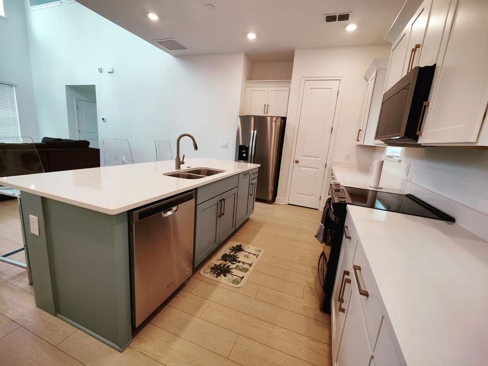 En Renta: $3,999 (4 camas, 3 baños, 2650 Pies cuadrados)