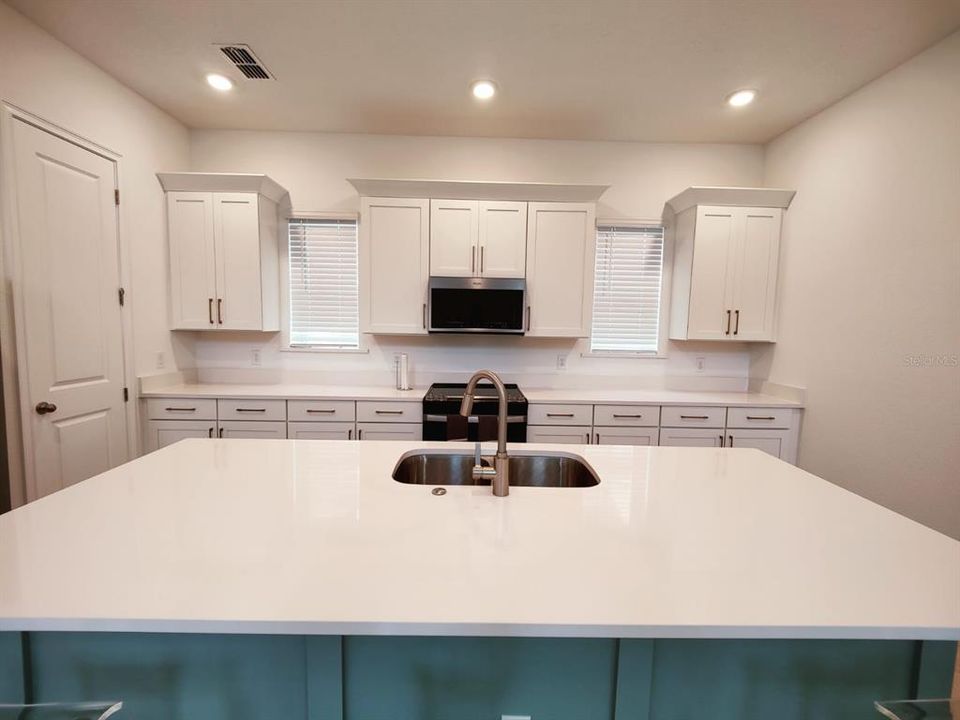 En Renta: $3,999 (4 camas, 3 baños, 2650 Pies cuadrados)