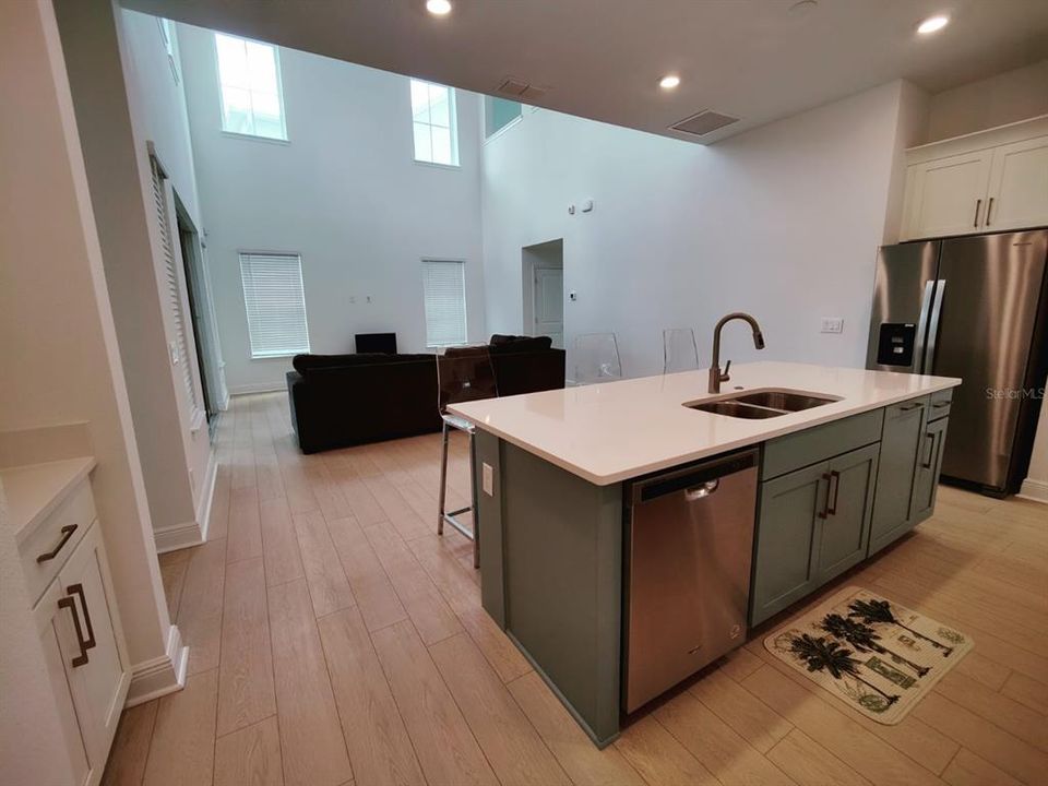 En Renta: $3,999 (4 camas, 3 baños, 2650 Pies cuadrados)