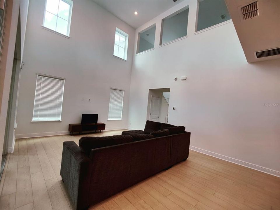 En Renta: $3,999 (4 camas, 3 baños, 2650 Pies cuadrados)