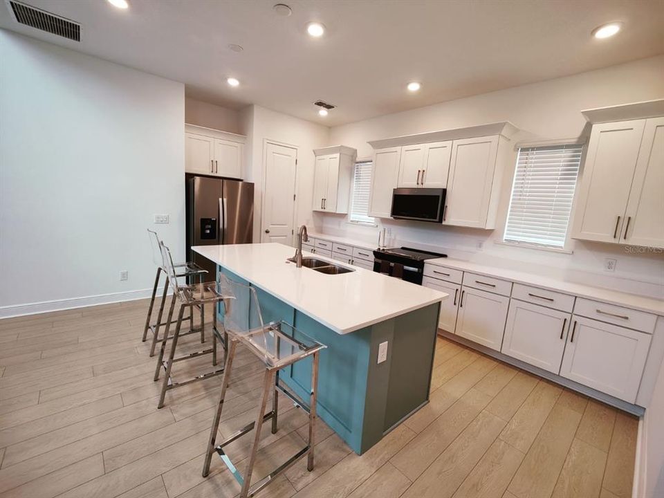 En Renta: $3,999 (4 camas, 3 baños, 2650 Pies cuadrados)