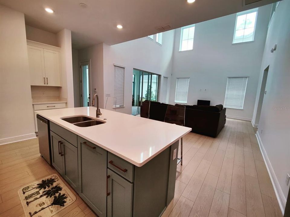 En Renta: $3,999 (4 camas, 3 baños, 2650 Pies cuadrados)