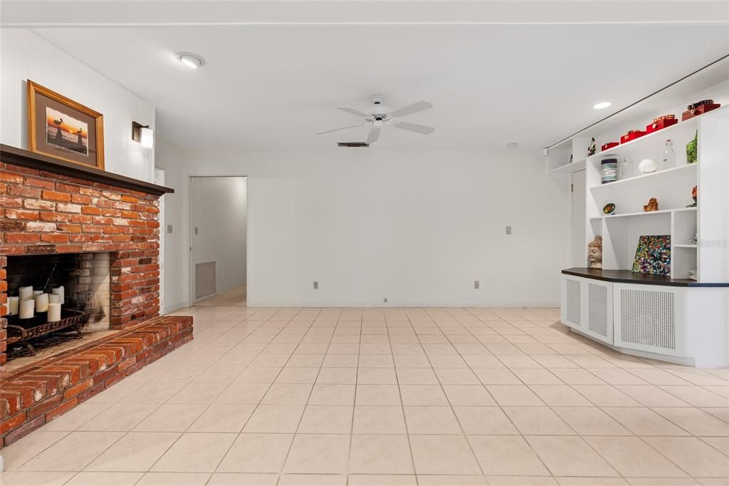 En Venta: $725,000 (3 camas, 2 baños, 2374 Pies cuadrados)