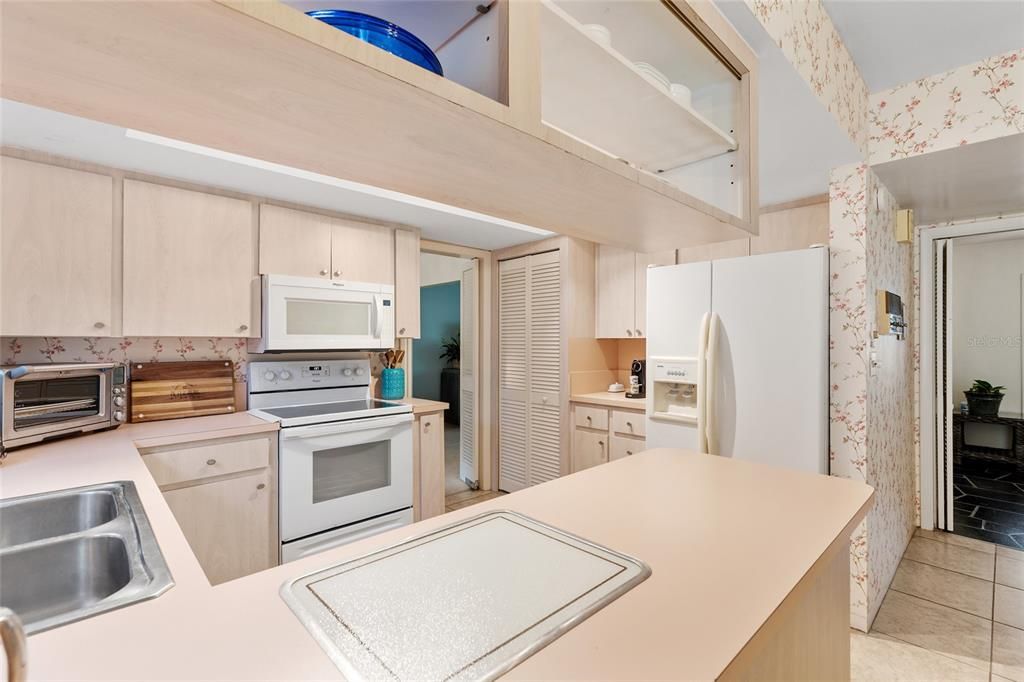 En Venta: $725,000 (3 camas, 2 baños, 2374 Pies cuadrados)