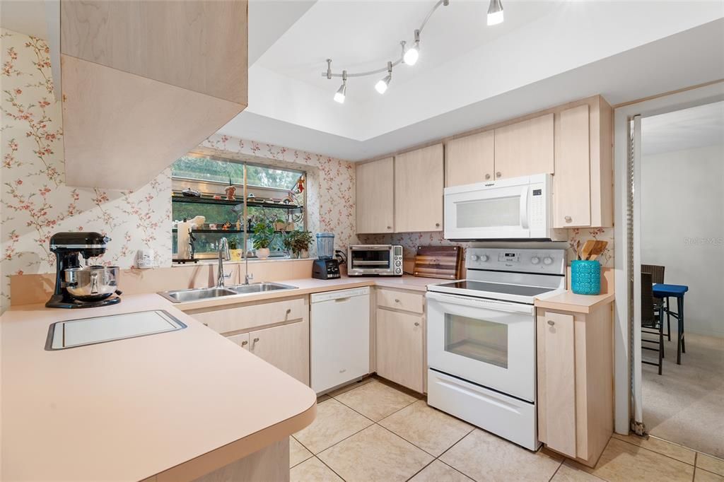 En Venta: $725,000 (3 camas, 2 baños, 2374 Pies cuadrados)