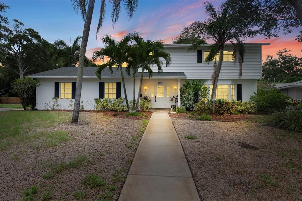 En Venta: $725,000 (3 camas, 2 baños, 2374 Pies cuadrados)