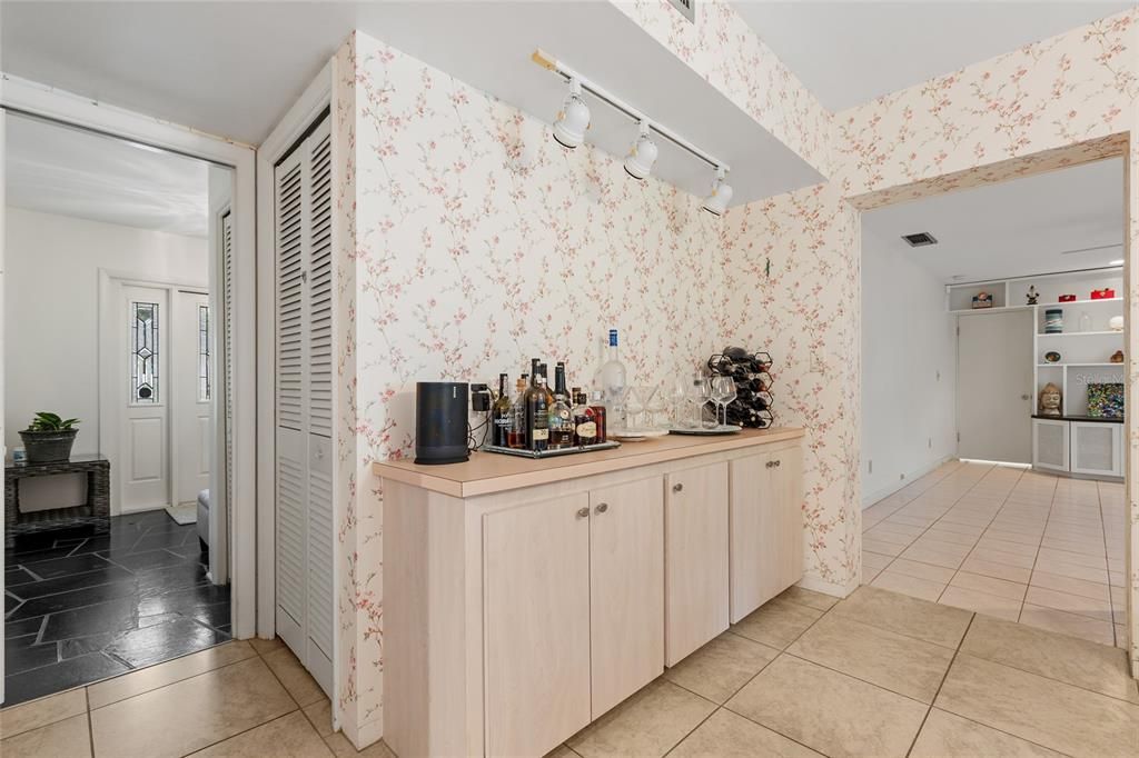 En Venta: $725,000 (3 camas, 2 baños, 2374 Pies cuadrados)