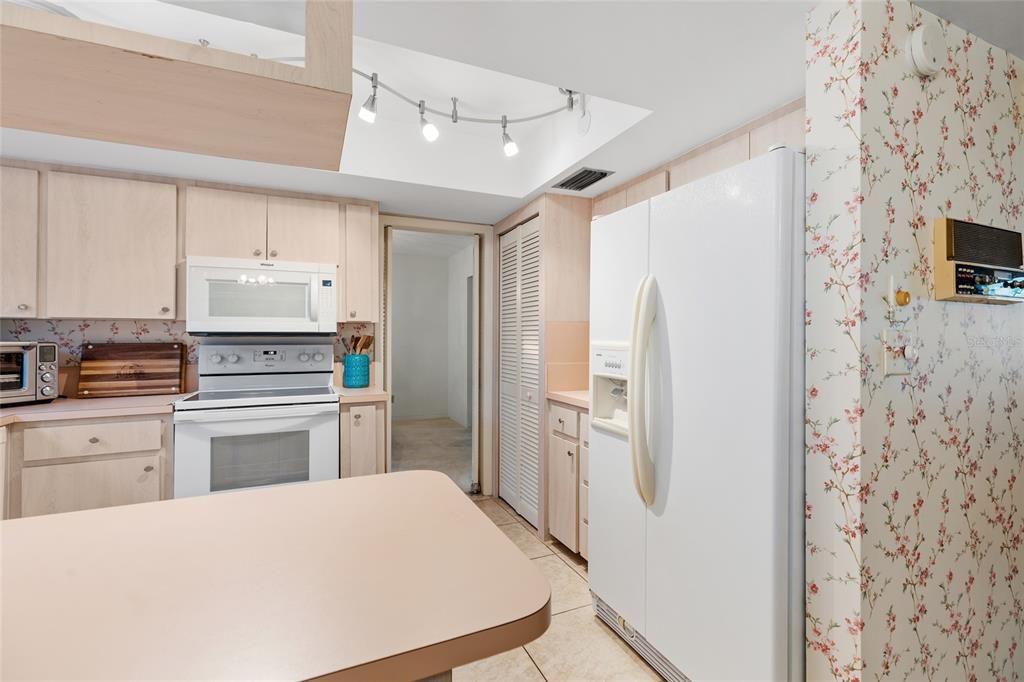En Venta: $725,000 (3 camas, 2 baños, 2374 Pies cuadrados)