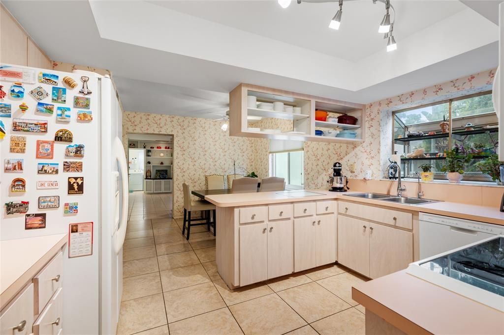 En Venta: $725,000 (3 camas, 2 baños, 2374 Pies cuadrados)