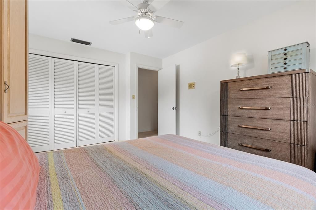 En Venta: $725,000 (3 camas, 2 baños, 2374 Pies cuadrados)