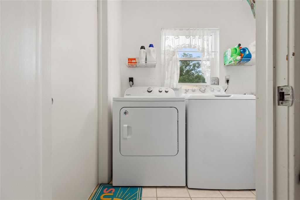 En Venta: $725,000 (3 camas, 2 baños, 2374 Pies cuadrados)