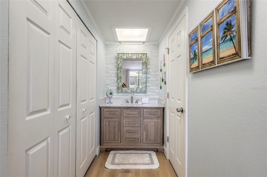 For Sale: $489,000 (2 beds, 2 baths, 888 Square Feet)