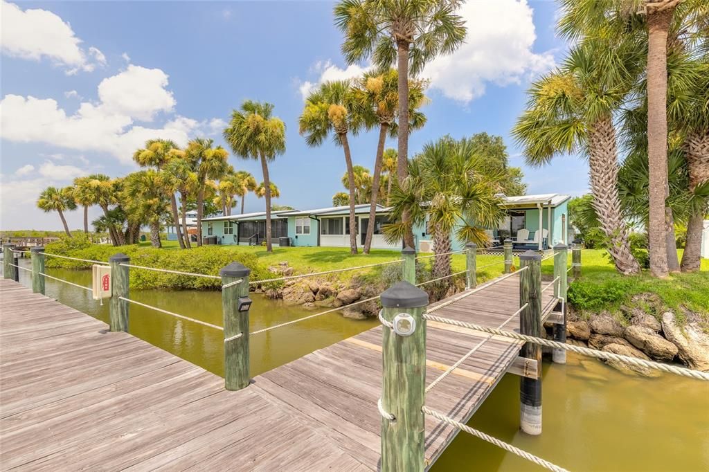 For Sale: $489,000 (2 beds, 2 baths, 888 Square Feet)