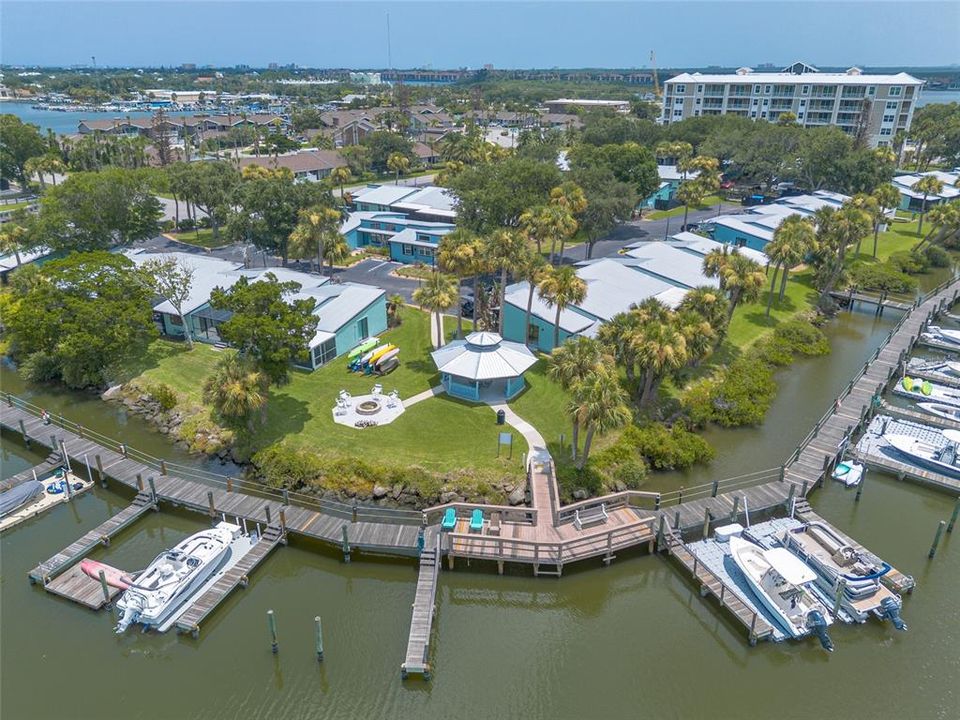 For Sale: $489,000 (2 beds, 2 baths, 888 Square Feet)