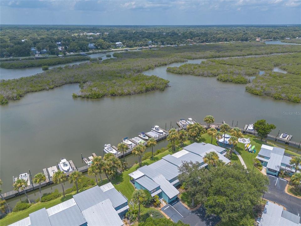 For Sale: $489,000 (2 beds, 2 baths, 888 Square Feet)
