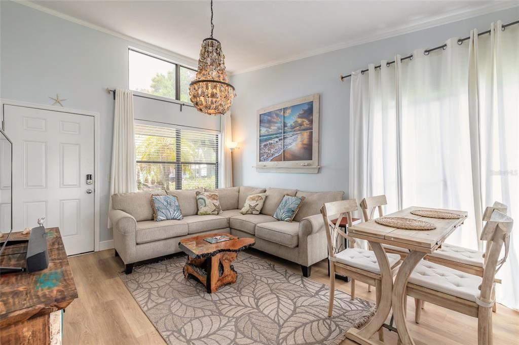 For Sale: $489,000 (2 beds, 2 baths, 888 Square Feet)