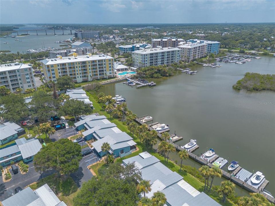 For Sale: $489,000 (2 beds, 2 baths, 888 Square Feet)