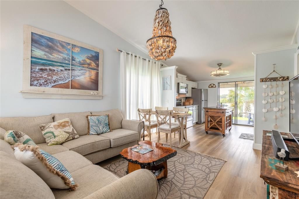 For Sale: $489,000 (2 beds, 2 baths, 888 Square Feet)