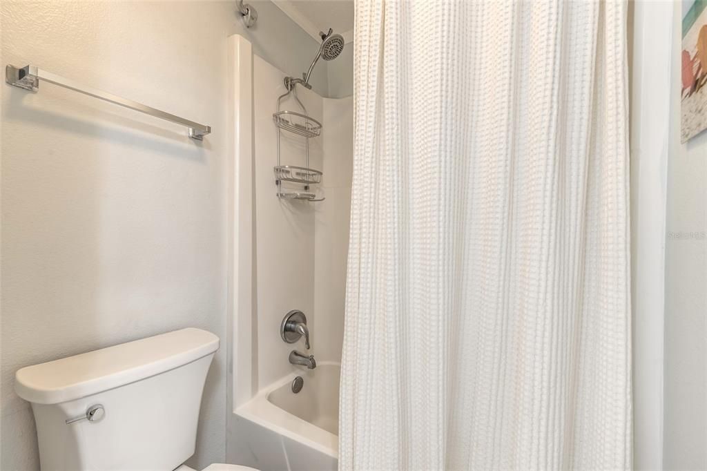 For Sale: $489,000 (2 beds, 2 baths, 888 Square Feet)