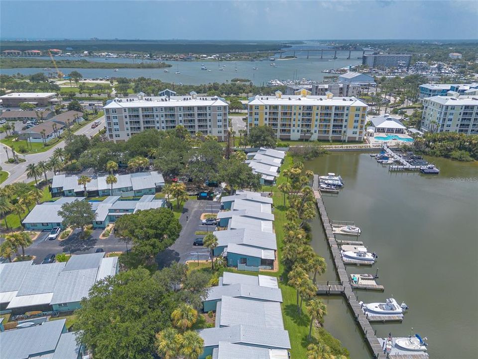 For Sale: $489,000 (2 beds, 2 baths, 888 Square Feet)