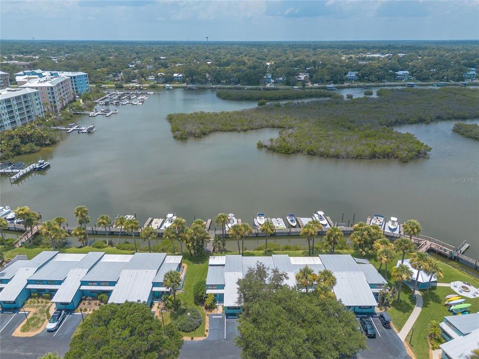 For Sale: $489,000 (2 beds, 2 baths, 888 Square Feet)