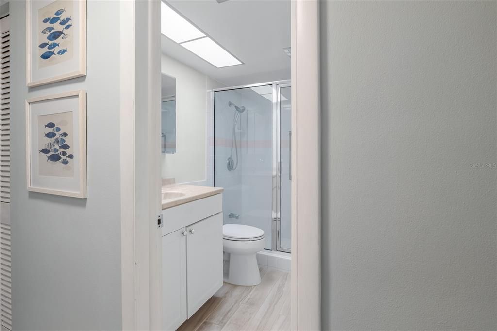 На продажу: $109,900 (2 спален, 1 ванн, 840 Квадратных фут)