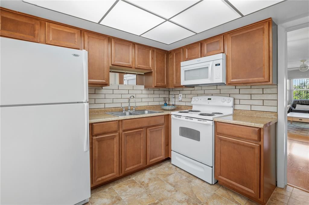 На продажу: $109,900 (2 спален, 1 ванн, 840 Квадратных фут)