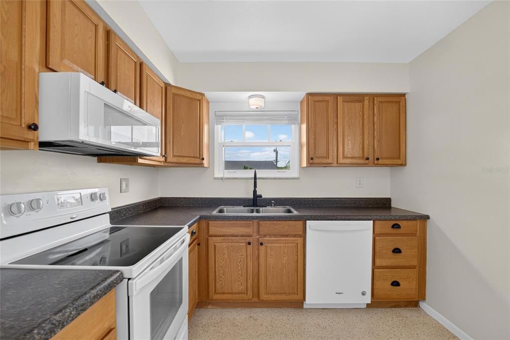 В аренду: $1,850 (2 спален, 2 ванн, 1266 Квадратных фут)