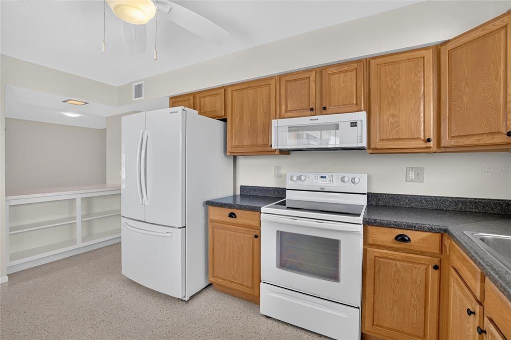 В аренду: $1,850 (2 спален, 2 ванн, 1266 Квадратных фут)