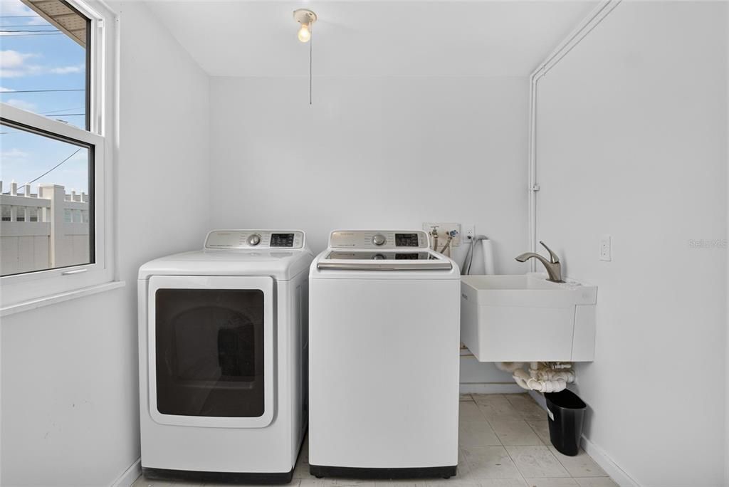 В аренду: $1,850 (2 спален, 2 ванн, 1266 Квадратных фут)