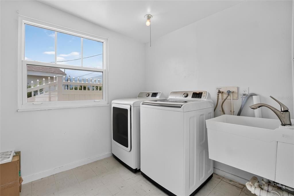 В аренду: $1,850 (2 спален, 2 ванн, 1266 Квадратных фут)