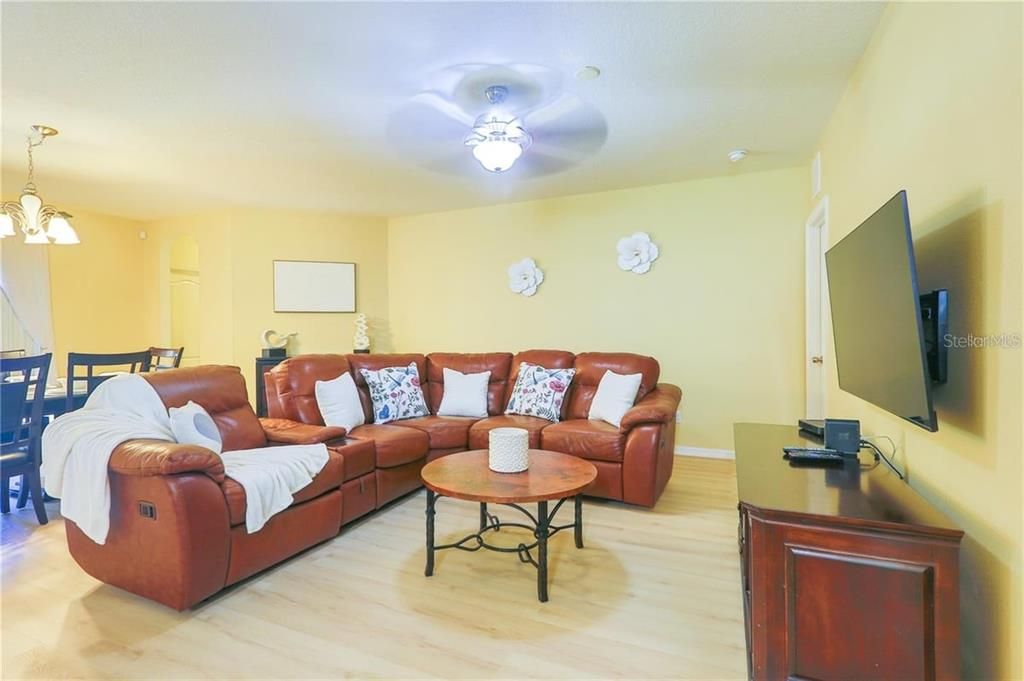 В аренду: $3,300 (5 спален, 4 ванн, 2059 Квадратных фут)
