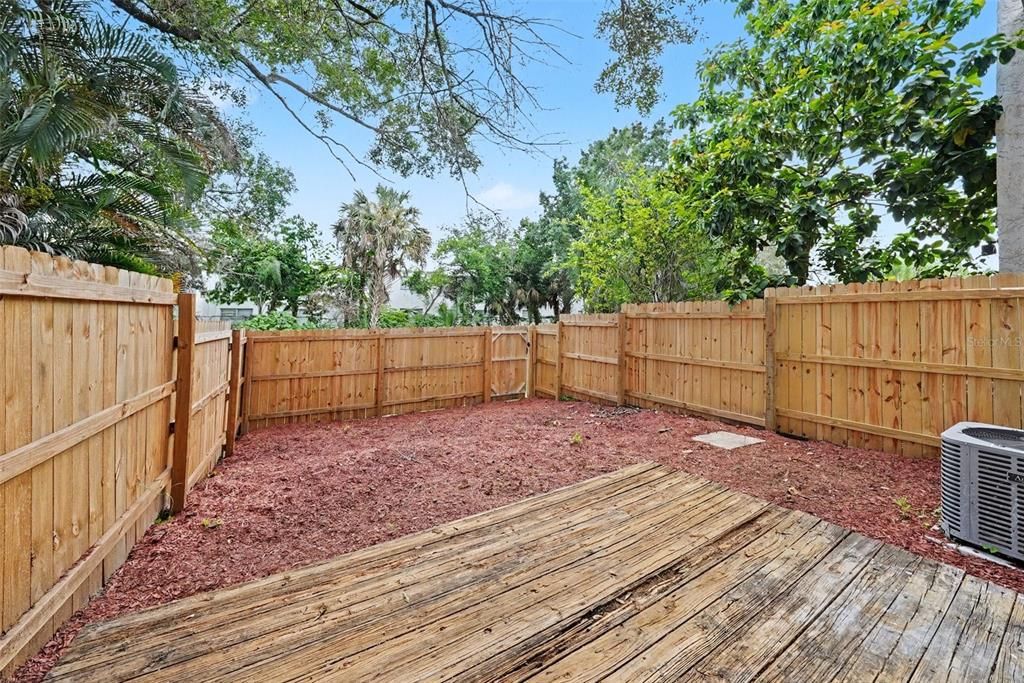 На продажу: $184,900 (2 спален, 1 ванн, 1096 Квадратных фут)