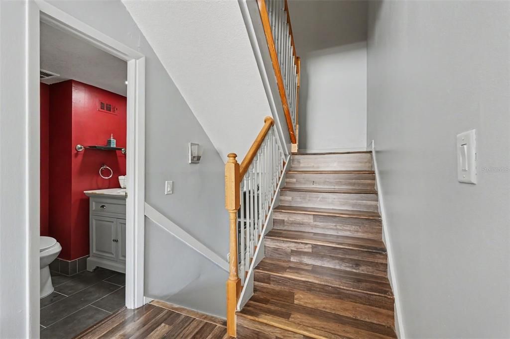 На продажу: $299,900 (2 спален, 1 ванн, 1044 Квадратных фут)
