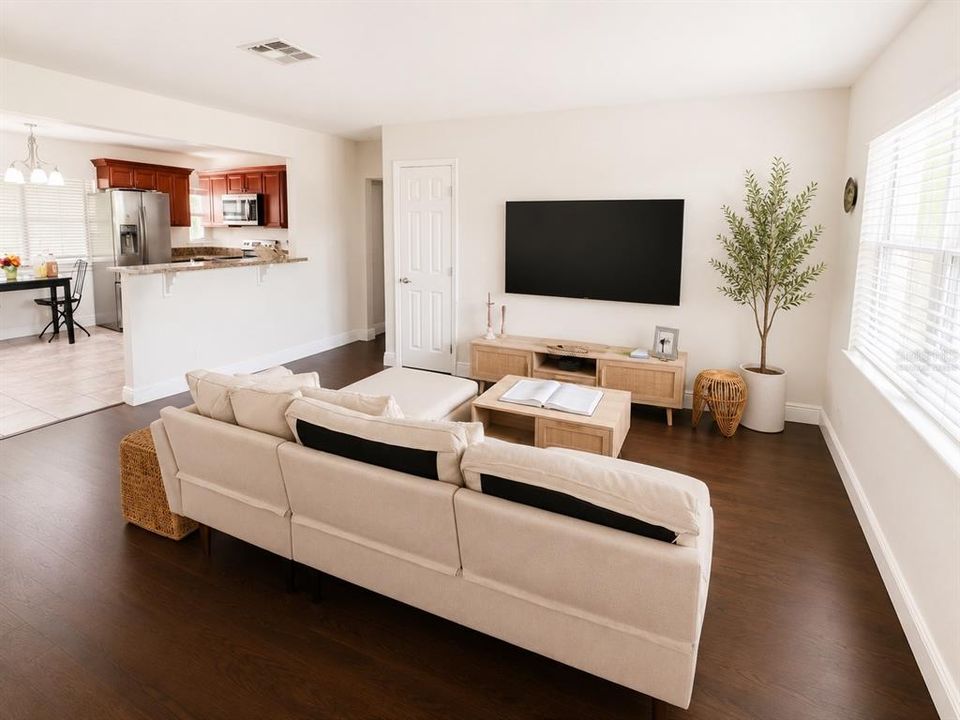 For Rent: $4,000 (4 beds, 2 baths, 1405 Square Feet)