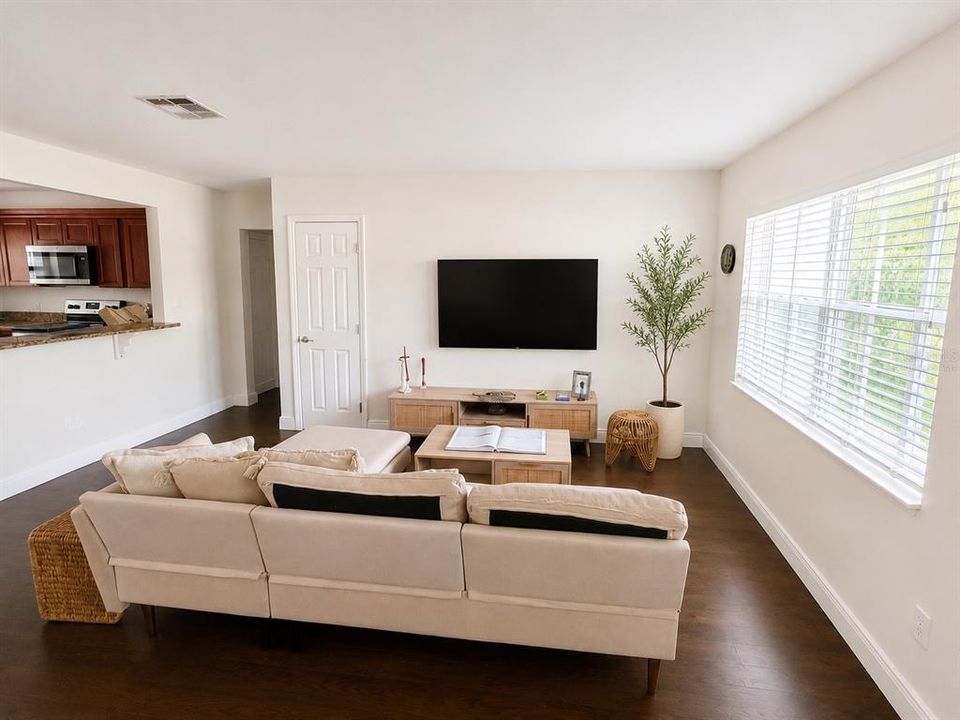 For Rent: $4,000 (4 beds, 2 baths, 1405 Square Feet)