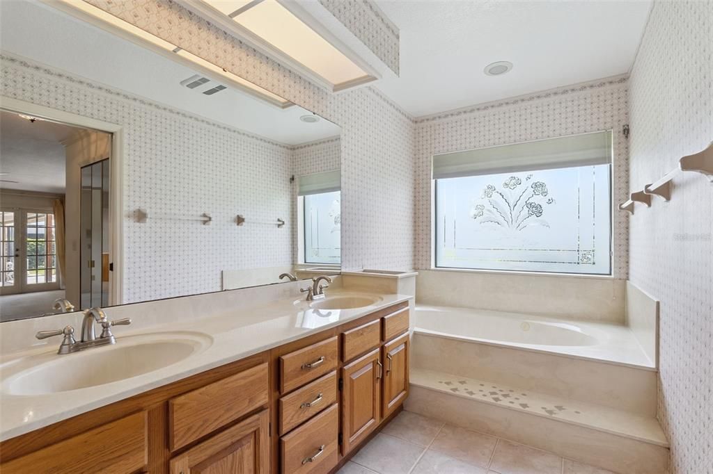 En Venta: $549,900 (4 camas, 3 baños, 3000 Pies cuadrados)